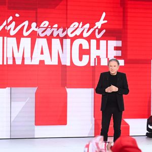 Michel Drucker présente comme chaque semaine son émission "Vivement dimanche".

Exclusif - Michel Drucker lors de l'enregistrement de l'émission "Vivement dimanche" au studio Rive Gauche, présentée par M. Drucker avec une diffusion sur France 3. © Guillaume Gaffiot/Bestimage