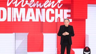 10 ans après le départ de ce chanteur star des années 70, sa veuve et un proche collaborateur réunis pour un moment spécial