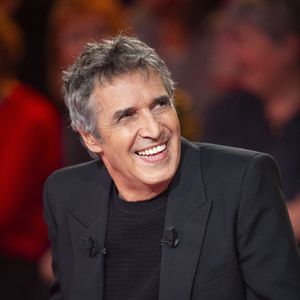 Exclusif - Julien Clerc lors de l'enregistrement de l'émission "Famille je vous aime" présentée par M.Drucker et qui sera diffusée le 29 décembre sur France 3, au studio Rive gauche, à Paris, France, le 2 décembre 2025. © Gaffiot-Perusseau/Bestimage