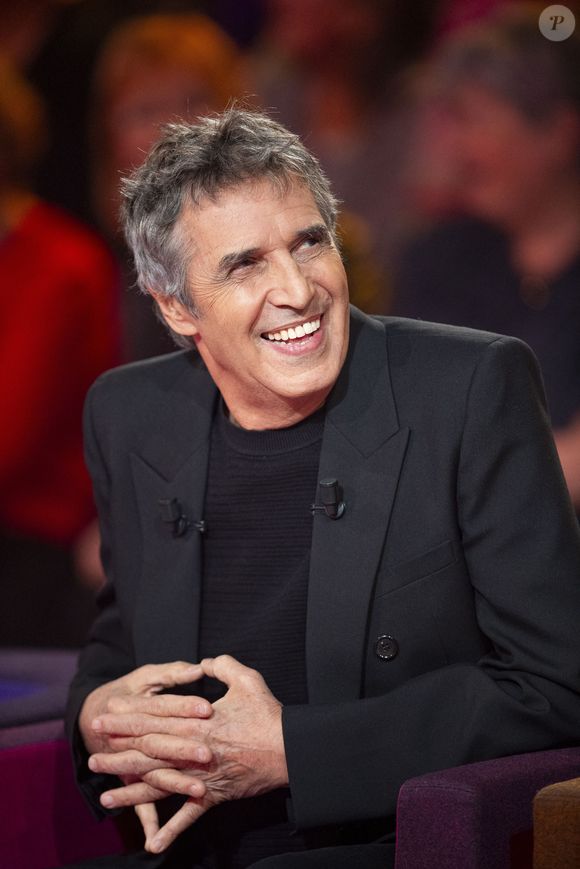 Exclusif - Julien Clerc lors de l'enregistrement de l'émission "Famille je vous aime" présentée par M.Drucker et qui sera diffusée le 29 décembre sur France 3, au studio Rive gauche, à Paris, France, le 2 décembre 2025. © Gaffiot-Perusseau/Bestimage