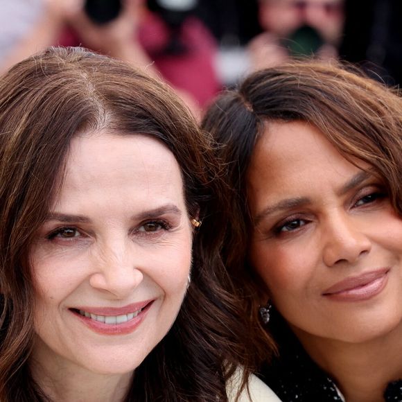 La présidente du jury Juliette Binoche, Halle Berry - Photocall du jury des longs métrages lors du 78ème Festival International du Film de Cannes, le 13 mai 2025. 
© Jacovides / Moreau / Bestimage