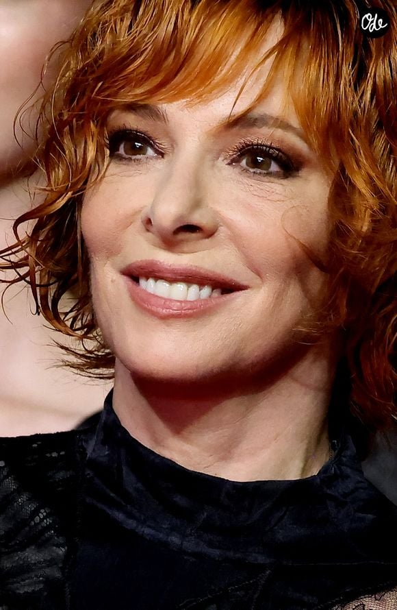 "Aujourd’hui encore, on s’appelle très régulièrement pour prendre des nouvelles", a-t-elle confié, avant d’ajouter que Mylène Farmer avait même fait le déplacement pour venir l’applaudir sur scène. "Elle est d’ailleurs venue me voir à L’Olympia", a révélé la chanteuse. 

Mylène Farmer - Montée des marches du film « Dalloway » lors du 78ème Festival International du Film de Cannes, au Palais des Festivals à Cannes. Le 15 mai 2025
© Jacovides-Moreau / Bestimage