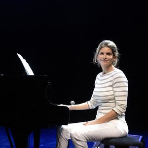 Son prof de piano du Conservatoire. Il s'appelle Jean-Marie Cottet et joue à quatre mains avec la comédienne depuis quelques mois. 

Alice Taglioni se produit sur scène au Théâtre d'Angoulême lors du 17ème Festival du Film Francophone d'Angoulême le 31 août 2024 à Angoulême, France. Photo by David NIVIERE/ABACAPRESS.COM