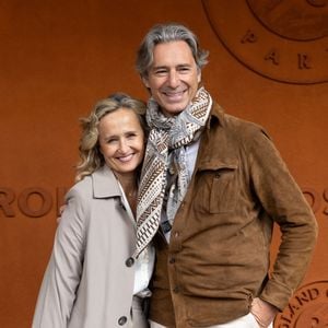 Laurent Solly et sa femme Caroline Roux au photocall du village lors des Internationaux de France de Tennis de Roland Garros 2026, à Paris, France, le 5 juin 2026. © Jacovides-Moreau/Bestimage