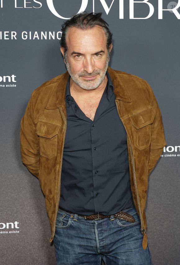 Jean Dujardin - Avant-première du film "Les rayons et les ombres au cinéma Pathé Wepler à Paris le 17 mars 2026. © Coadic Guirec/Bestimage