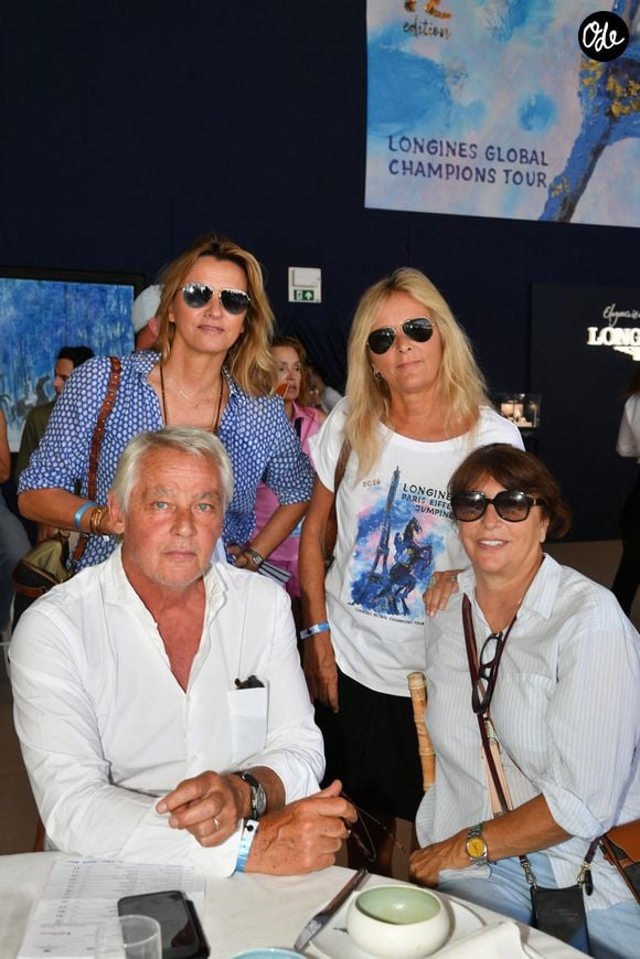 Exclusif - Sarah Poniatowski, Marie Poniatowski, Anne Marcassus et son mari Fabrice le Ruyet dans l’espace VIP “le Pavillon Eiffel,” lors de la 12ème édition Longines Paris Eiffel Jumping au pied de la Tour Eiffel sur le Champ-de-Mars à Paris, France le 21 juin 2026 © Perusseau / Veeren / Bestimage