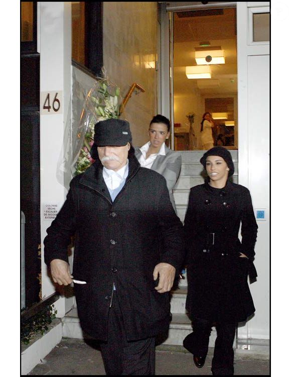 Le père de Rachida Dati et ses soeurs sont venus l'aider à embarquer tous les cadeaux reçus pour la naissance de Zohra, le 6/01/09. Angeli
