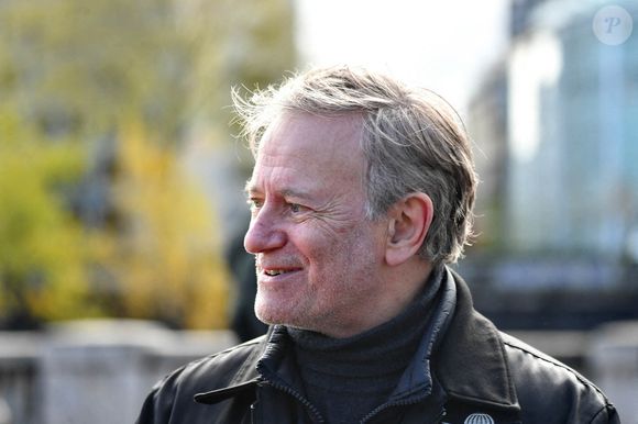 Francis Huster acteur lors de l'inauguration de la promenade Jean-Paul Belmondo sur le pont Bir Hakeim, sous l'arche du viaduc de Passy à Paris, France le 12 avril 2023. Photo par Karim Ait Adjedjou/ABACAPRESS.COM