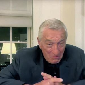 Robert De Niro glissé dans la peau d'un patron de la FCC autoritaire et décalé pour le retour à l'antenne de Jimmy Kimmel.