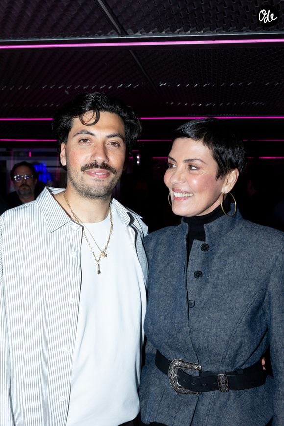 Cristina Cordula avec son fils Enzo lors de la soirée de lancement de l'émission "Cousu main" présentée par C.Cordula et diffusée sur RMC Life.
Péniche Fluctuart à Paris le 31 mars 2026.
© Tiphaine Lebely / Bestimage