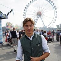 Héritier d'une célèbre impératrice, ce jeune homme de 22 ans au physique avantageux fait sensation sur TikTok