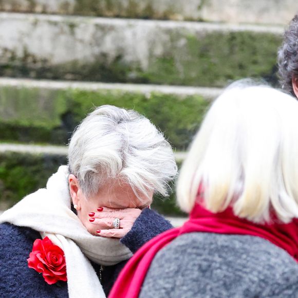 Françoise Laborde et Geneviève Laborde, les soeurs de C.Laborde - Sortie des obsèques de Catherine Laborde en l’église Saint-Roch à Paris, le 6 février 2025. Décédée le 28 janvier 2025 à l'âge de 73 ans, l'ancienne présentatrice météo de TF1 (1988 - 2017) était atteinte de la maladie neurodégénérative à corps de Lewy. 
© Jacovides - Moreau / Bestimage