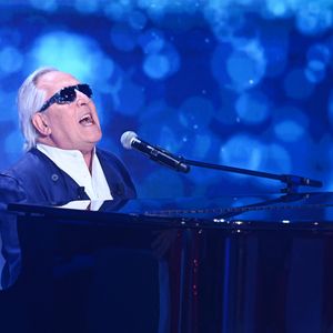 Une situation cocasse qui aurait pu tout compliquer, mais qui a finalement scellé leur amour d'une manière unique.

Exclusif - Gilbert Montagné - Enregistrement de l'émission Vivement dimanche au studio Rive Gauche , présentée par Michel Drucker . Diffusion sur France 3 le 29/03/2026. Photos prises le 18 mars 2026.
© Guillaume Gaffiot / Bestimage