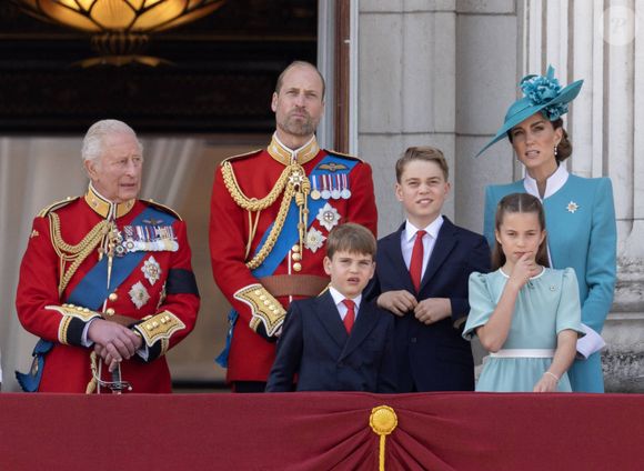 Le roi Charles III, le prince William (Le prince William, prince de Galles), la princesse Catherine (Catherine "Kate" Middleton, princesse de Galles), le prince George (Le prince George de Galles), la princesse Charlotte (La princesse Charlotte de Galles), le prince Louis (Le prince Louis de Galles), la parade officielle d'anniversaire du roi Charles, The King's Birthday Parade 2025 (Trooping the Colour) à Londres, Royaume-Uni, le 14 juin 2025. ( DANA-No : 02619845 ) © Dana Press / Bestimage