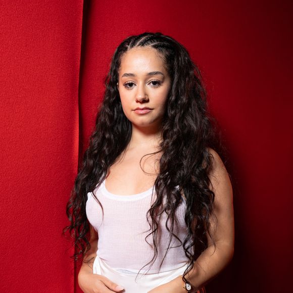 On a également pu apercevoir l’influenceuse Léna Situations.

Lena Mahfouf (Lena Situations) au défilé Etam Live Show 2025 « J'ETAM » au Palais Brongniart à Paris le 30 septembre 2025.

Veeren / Perusseau / Bestimage