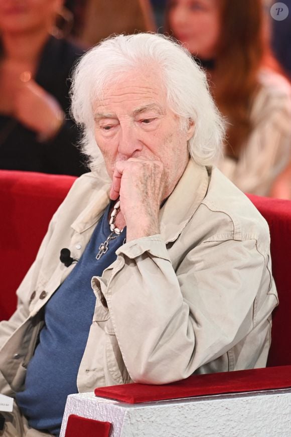 Hugues Aufray lors de l'enregistrement de l'émission "Vivement dimanche" à Paris, France, le 9 septembre 2025 et diffusée le 12 octobre 2025 sur France 3. © Guillaume Gaffiot/Bestimage