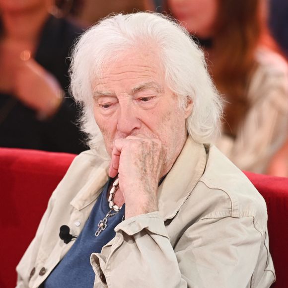 Hugues Aufray lors de l'enregistrement de l'émission "Vivement dimanche" à Paris, France, le 9 septembre 2025 et diffusée le 12 octobre 2025 sur France 3. © Guillaume Gaffiot/Bestimage