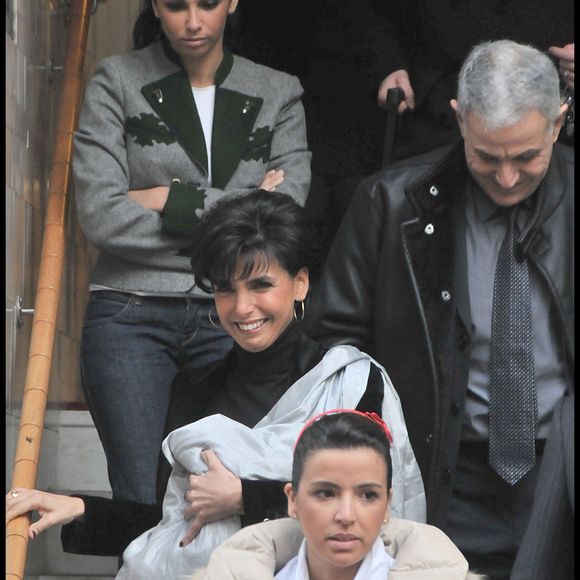 Alexandre et Joy ne sont pas les seuls enfants de Dominique Desseigne, car il a été reconnu par la justice comme le père de Zohra Dati, fille de Rachida Dati. 

Rachida Dati sort de la clinique de la Muette avec sa fille Zohra, en 2009.  © Bestimage