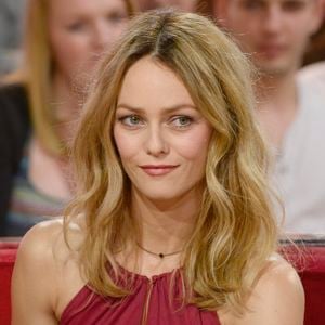 Vanessa Paradis sur le plateau de l'enregistrement de l'émission "Vivement Dimanche" a Paris le 30 octobre 2013. © AGENCE / BESTIMAGE