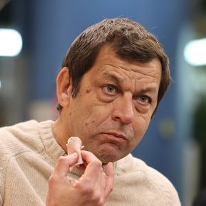 Laurent Mariotte prône le fait maison à travers son émission culte "Petits Plats en Équilibre".

Exclusif - Laurent Mariotte à la rencontre des commerçants du Marché des Capucins à Bordeaux, lors du tournage de son émission culinaire "Les petits plats de Laurent".
© Fabien Cottereau / Bestimage