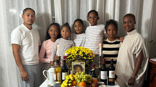 Un clan de Familles nombreuses s'agrandit ! Nouveau bébé à la maison, avec cinq grandes soeurs pour veiller sur lui