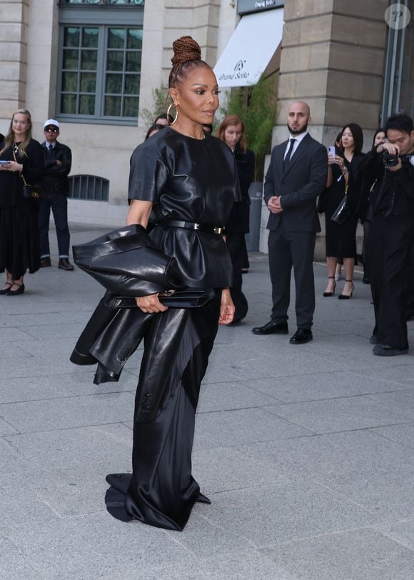 Janet Jackson arrive au défilé Tom Ford Collection Femme Prêt-à-Porter Printemps/Eté 2026 lors de la Fashion Week de Paris (PFW) a Paris, France, le 1 Octobre 2025. 
© Denis Guignebourg/Bestimage