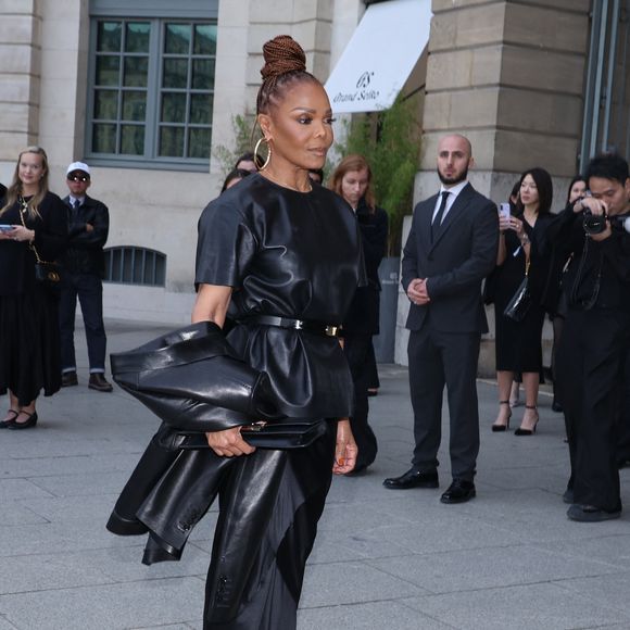 Janet Jackson arrive au défilé Tom Ford Collection Femme Prêt-à-Porter Printemps/Eté 2026 lors de la Fashion Week de Paris (PFW) a Paris, France, le 1 Octobre 2025. 
© Denis Guignebourg/Bestimage