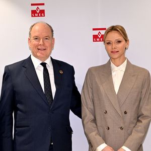 Le prince Albert II de Monaco et la princesse Charlene ont visité en compagnie de M. Thomas Bataglione, l'administrateur et directeur général de la SMEG, le nouveau siège social de la société, installé dans le quartier de Fontvieille à Monaco, le 15 octobre 2025. © Bruno Bebert / Bestimage