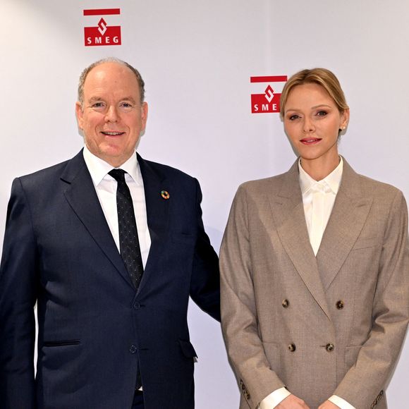 Le prince Albert II de Monaco et la princesse Charlene ont visité en compagnie de M. Thomas Bataglione, l'administrateur et directeur général de la SMEG, le nouveau siège social de la société, installé dans le quartier de Fontvieille à Monaco, le 15 octobre 2025. © Bruno Bebert / Bestimage