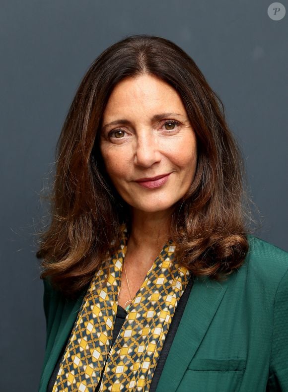 Exclusif - Valerie Karsenti, comédienne et membre du jury du festival, pose à l'occasion du Festival International du film de Saint-Jean-de-Luz, France, le 6 octobre 2022. © Patrick Bernard/Bestimage