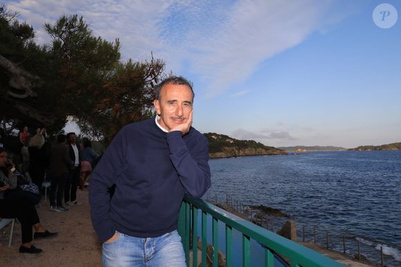 Exclusif - Elie Semoun - Les célébrités posent sur la terrasse de l'hôtel "Le Provencal" lors de la 5ème édition du festival de Porquerolles à Giens, le 14 juin 2024.
© Chavaroche//Bestimage