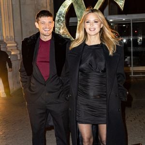 Niels Schneider et sa compagne Virginie Efira - Défilé Saint Laurent Homme Automne-Hiver 2023-2024 lors de la Fashion Week à Paris le 17 janvier 2022. © Olivier Borde/Bestimage