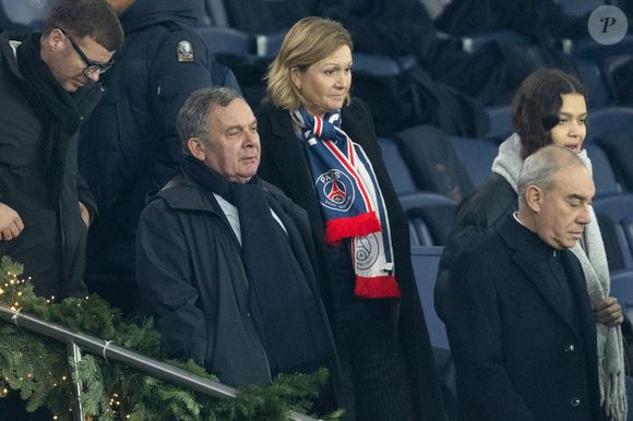 Francis Szpiner, Yaël Braun-Pivet - Célébrités dans les tribunes lors du match de Ligue des Champions entre le Paris Saint Germain contre Tottenham Hotspur Football Club (5-3) au Parc des Princes à Paris le 26 novembre 2025. © Cyril Moreau/Bestimage