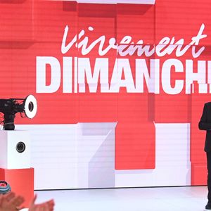 Exclusif - Michel Drucker lors de l'enregistrement de l'émission "Vivement dimanche" au studio Rive Gauche, présentée par M. Drucker avec une diffusion sur France 3 le 1er février 2026. © Guillaume Gaffiot/Bestimage