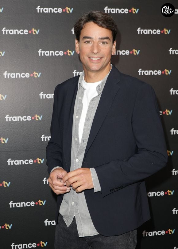 Julian Bugier au photocall de la conférence de presse de rentrée de France Télévisions à Paris, France, le 4 septembre 2024. © Coadic Guirec/Bestimage