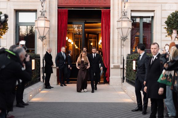 Cadette d'une famille de quatre enfants, la jeune adolescente a déjà tout de sa mère. 

David Beckham et sa fille Harper Seven sortent de l'hôtel La Réserve Paris - Hotel and Spa pour se rendre au défilé de Victoria en marge de la Fashion Week de Paris (PFW), à Paris, France, le 7 mars 2025. © Tiziano da Silva/Bestimage