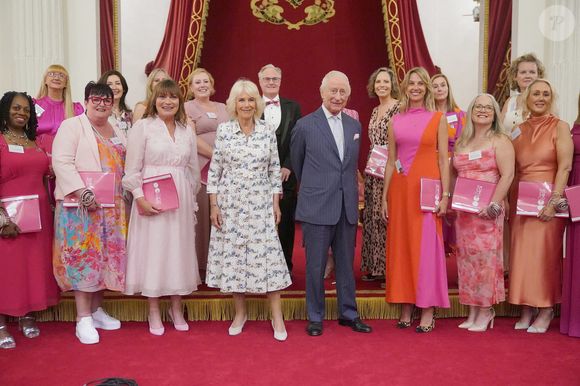 Ce mercredi 30 avril 2025, Charles III s'est exprimé dans une longue lettre

Le roi Charles III et la reine Camilla posent pour une photo avec Lorraine Kelly et des membres de la chorale Change + Check lors d'une réception au palais de Buckingham, à Londres, pour célébrer les initiatives communautaires de sensibilisation au cancer et de soutien aux personnes qui en sont atteintes. 30 avril 2025. Photo par Yui Mok/PA Wire/ Abaca