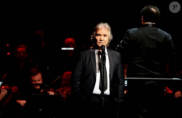 Exclusif - Daniel Guichard (interprète "Mon vieux", la chanson préférée de A.Delon) lors de la soirée hommage Ciné-concert symphonique "Alain Delon, le dernier Samouraï" au palais des congrès à Paris le 8 novembre 2024 le jour de son anniversaire. 

© Jacovides / Moreau / Bestimage