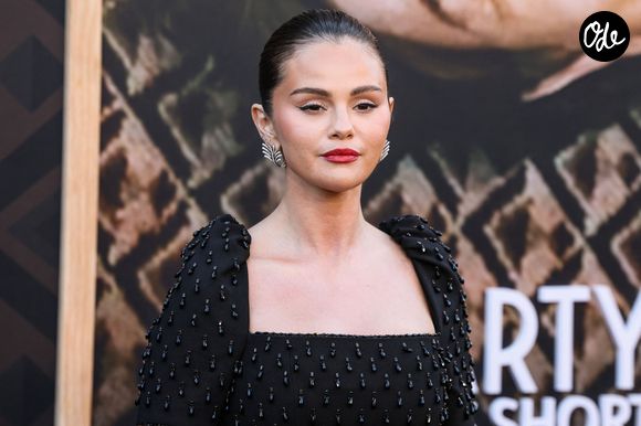 Selena Gomez, par la voix de son avocat via un communiqué de presse, réfute en bloc l'intégralité des accusations. 

Selena Gomez au photocall de la première du documentaire "Marty, Life Is Short" à l'Egyptian Theatre de Los Angeles, Califirnie, Etats-Unis, le 6 mai 2026. © Xavier Collin/Image Press Agency/Backgrid/Bestimage