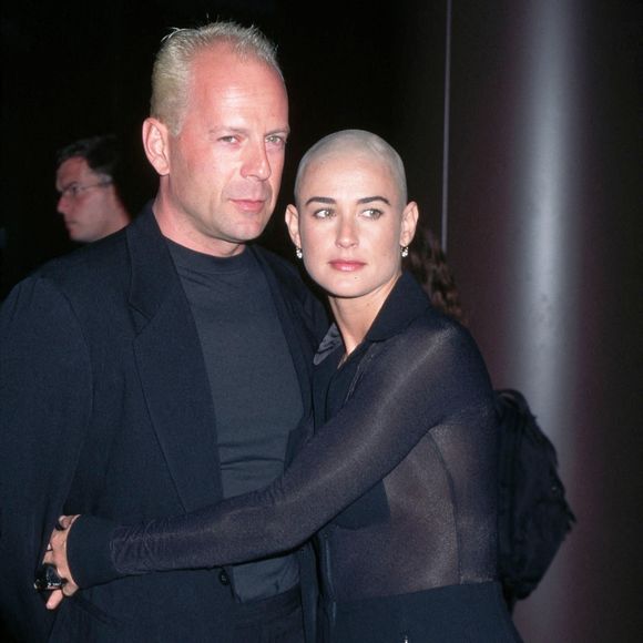 Celle qui fut l'une des actrices les mieux payées d'Hollywood était tombée en désuétude

Demi Moore avec ses bras autour de son mari Bruce Willis. Photography, Bestof, Ar Photo by Alamy/ABACAPRESS.COM