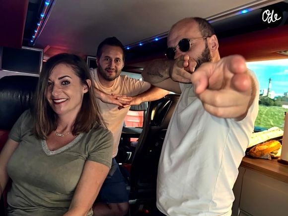La chanteuse avait rejoint le groupe à l'été 2024.

Copyright : Instagram Trois Cafés Gourmands