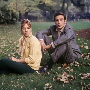 Au moment de cette interview, Nathalie Delon venait de décéder

L'acteur français Alain Delon et son épouse Nathalie (Francine Canovas) posant sur l'herbe. 1960s - © Photo par Mondadori Portfolio via ZUMA Press /ABACAPRESS.COM