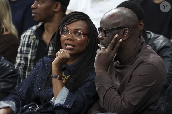 Kareen Guiock Thuram a été nommée chevalier de l’ordre national de la légion d’honneur.

Lilian Thuram et sa femme Kareen Guiock Thuram - Célébrités dans les tribunes du match de basket d'Euroligue entre le Paris Basket contre le Bayern (82-86) à l'Adidas Arena à Paris le 6 novembre 2025. © Michael Baucher/PsnewZ/Bestimage