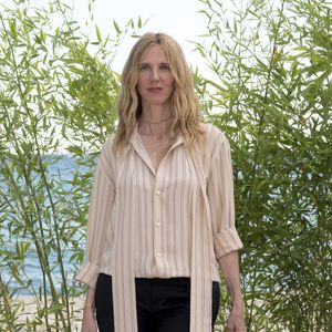 Sandrine Kiberlain, au photocall de "Une jeune fille qui va bien" lors du 74ème Festival International du Film de Cannes, le 8 juillet 2021.
Sandrine Thesillat / Panoramic / Bestimage