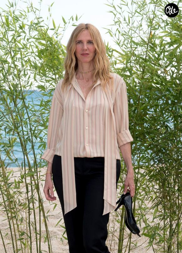 Sandrine Kiberlain, au photocall de "Une jeune fille qui va bien" lors du 74ème Festival International du Film de Cannes, le 8 juillet 2021.
Sandrine Thesillat / Panoramic / Bestimage
