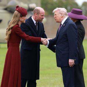 Le président Trump est accueilli par le prince et la princesse de Galles (Le prince William, prince de Galles, et Catherine (Kate) Middleton, princesse de Galles)  (Le prince William, prince de Galles, et Catherine (Kate) Middleton, princesse de Galles)  à son arrivée au château de Windsor avec la Première dame, lors de sa deuxième visite d'État au Royaume-Uni, à Windsor, dans le Berkshire, au Royaume-Uni, le 17 septembre 2025.
