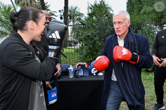 Clôture de l'opération de collecte de fonds "Pièces Jaunes", destinée à améliorer la vie des enfants hospitalisés, au Jardin Albert 1er, à Nice, France, le 7 février  2025, en présence de la Première dame française, Brigitte Macron, la présidente de la Fondation Hôpitaux de Paris-Hôpitaux de France, du sélectionneur de l'équipe de France de football, Didier Deschamps le parrain de l'opération Pièces Jaunes, de Christian Estrosi, le maire de Nice, sa femme, Laura Tenoudji Estrosi, d'Anne Barrère, la vice-présidente de la Fondation Hôpitaux de Paris-Hôpitaux de France, Philippe Wahl, le président-directeur général du Groupe La Poste, de José Cobos, ancien capitaine de l'OGC Nice et conseiller municipal de la ville de Nice délégué à l'évènementiel sportif, et du compositeur du morceau caritatif "Les P'tits Soleils", l'hymne des Pièces Jaunes, John Mamann. Ce titre a été chanté sur la scène par Eugie, Sab, Julien Esmée, Vernis Rouge... et les personnalités. Mme Macron et Didier Deschamps ont fait, comme à leur habitude, le tour des diffèrents stands des associations et des partenaires, comme Carrefour, la Fondrtion Lenval, le CHU, la Poste et la Banque de France où ils ont fait la pesée des pièces jaunes... mais l'arrêt le plus surprenant fut sur le stand du Nice Azur Boxe où le coach des Bleus et Mme Macron n'ont pas hésité à mettre les gants pour quelques échanges avec les boxeurs présents.  © Bruno Bebert/Bestimage
