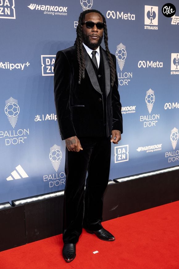 Burna Boy à la 70e cérémonie du Ballon d'Or au Palladium Theatre, le 26 octobre 2026 à Londres.

 © Cyril Moreau / Bestimage