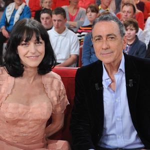 La chanteuse Lio et Alain Chamfort lors de l'enregistrement de "Vivement Dimanche" le 25 avril 2012 à Paris, France. Photo par Max Colin/ABACAPRESS.COM