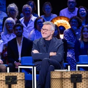 Exclusif - Laurent Ruquier, Arielle Dombasle, Valerie Mairesse lors de l'enregistrement de l'émission "La Boîte à secrets", présentée par F.Bollaert et diffusée le 16 octobre sur France 3, à Paris, France, le 29 septembre 2026. © Cyril Moreau/Bestimage